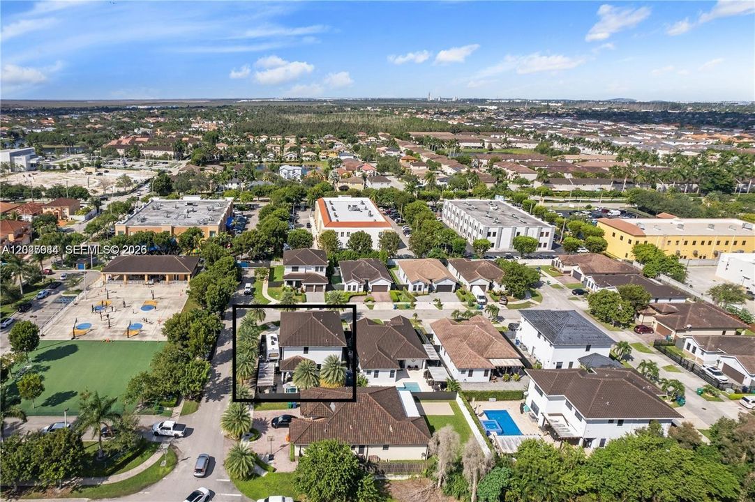 En Venta: $1,269,000 (5 camas, 4 baños, 3261 Pies cuadrados)