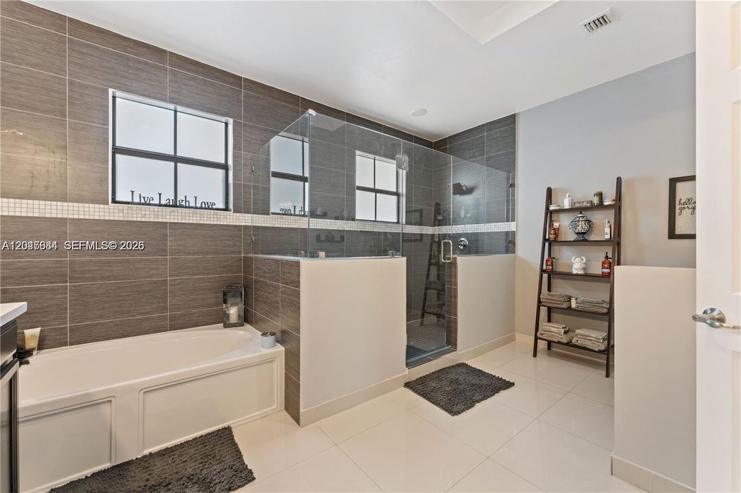 En Venta: $1,269,000 (5 camas, 4 baños, 3261 Pies cuadrados)