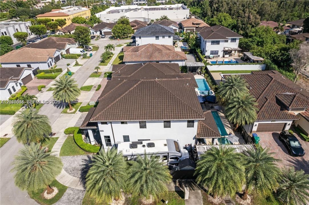 En Venta: $1,269,000 (5 camas, 4 baños, 3261 Pies cuadrados)