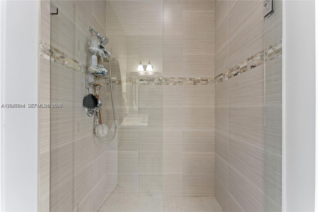 En Venta: $1,269,000 (5 camas, 4 baños, 3261 Pies cuadrados)