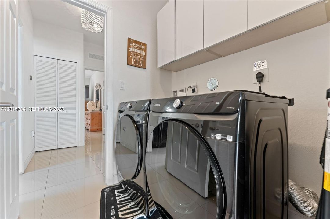 En Venta: $1,269,000 (5 camas, 4 baños, 3261 Pies cuadrados)