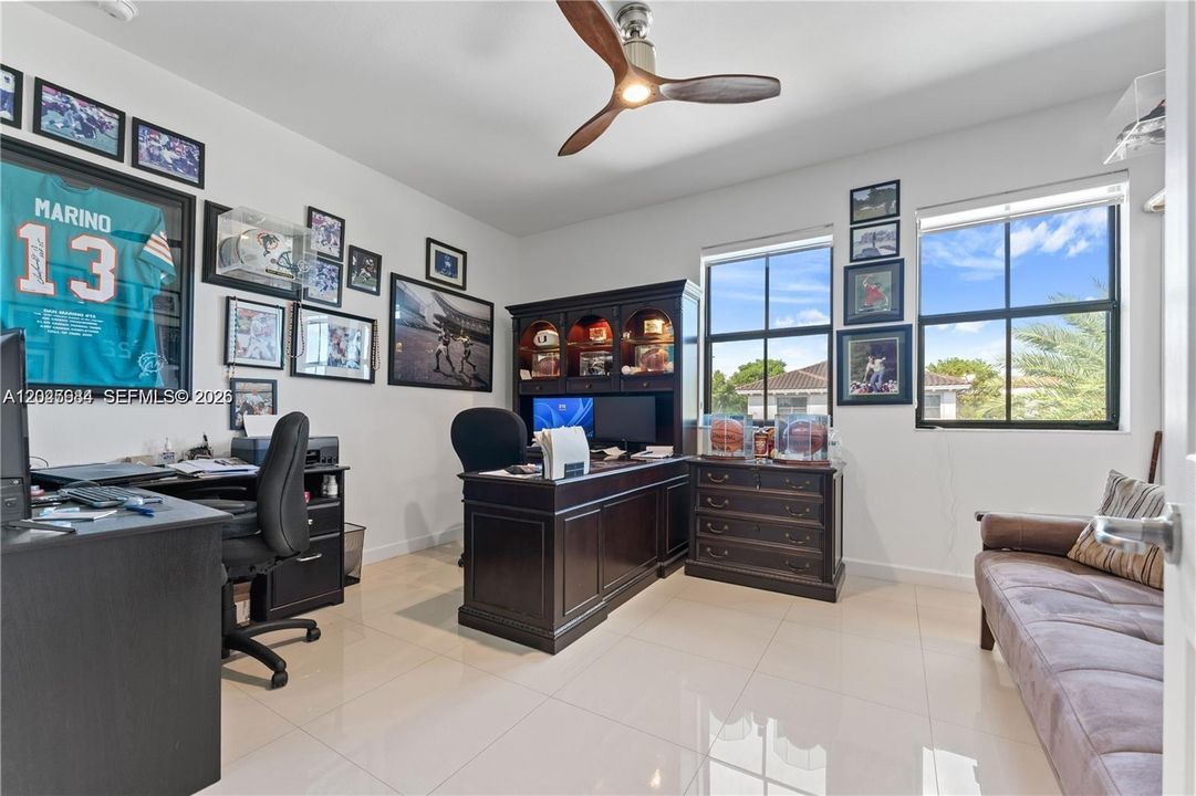 En Venta: $1,269,000 (5 camas, 4 baños, 3261 Pies cuadrados)