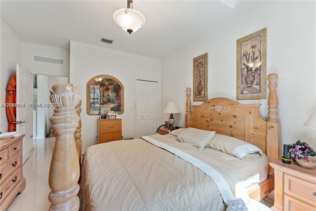 En Venta: $1,269,000 (5 camas, 4 baños, 3261 Pies cuadrados)
