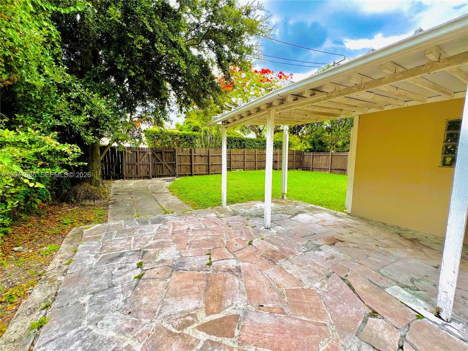 For Rent: $3,700 (4 beds, 2 baths, 2182 Square Feet)