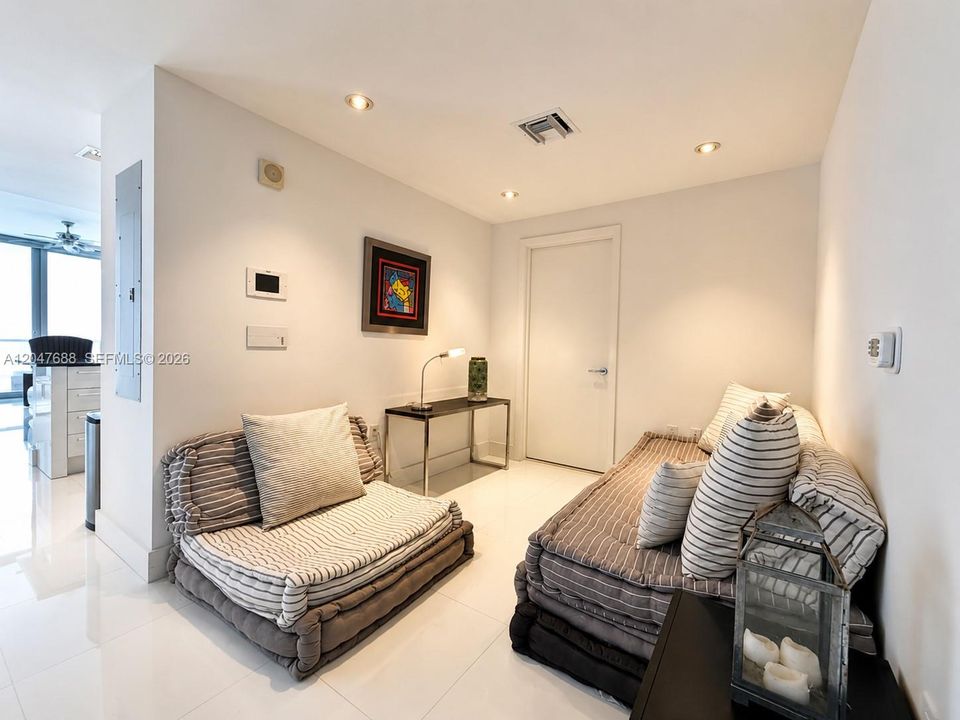For Rent: $7,500 (1 beds, 2 baths, 1161 Square Feet)