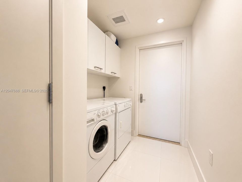 For Rent: $7,500 (1 beds, 2 baths, 1161 Square Feet)