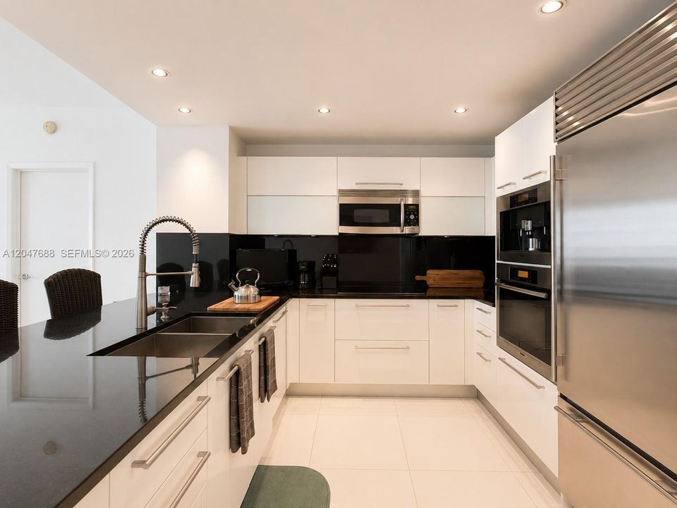 For Rent: $7,500 (1 beds, 2 baths, 1161 Square Feet)