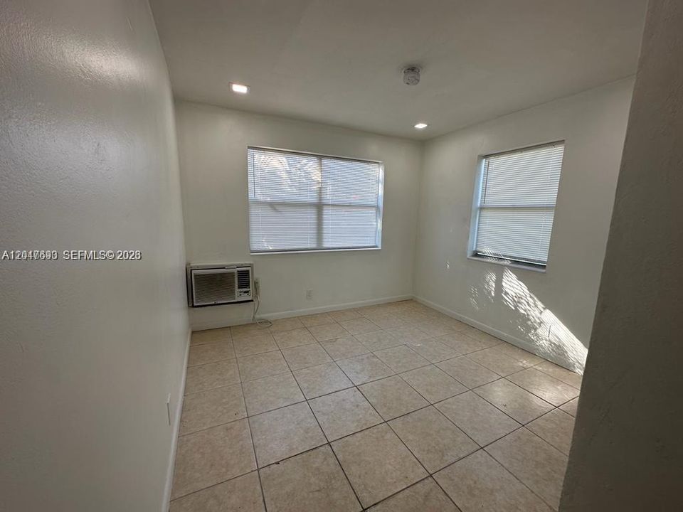 For Rent: $1,800 (3 beds, 2 baths, 1442 Square Feet)