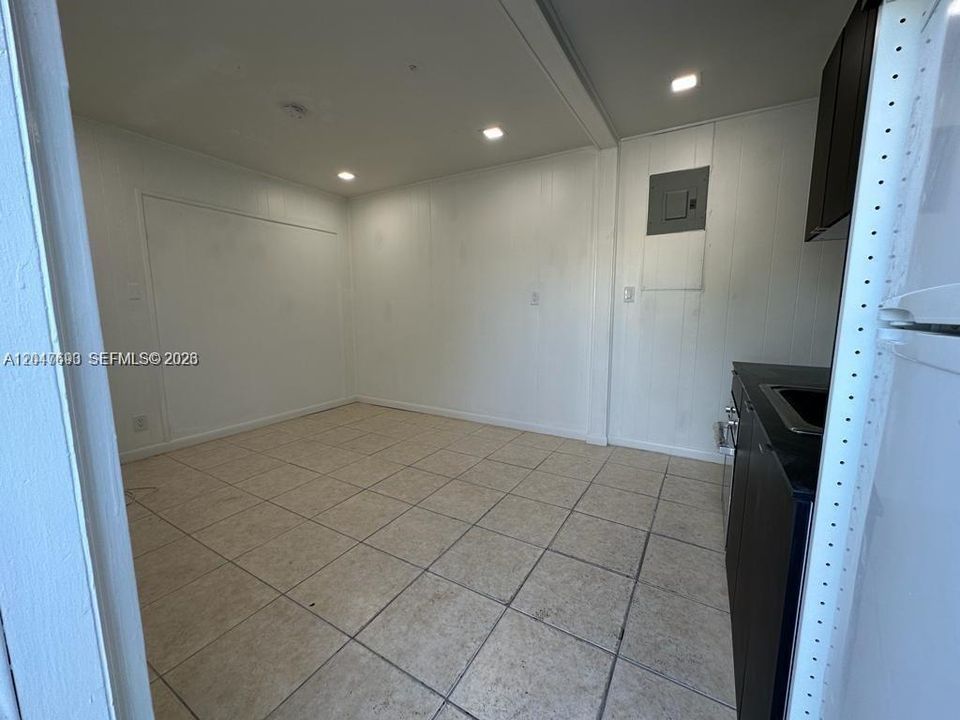 For Rent: $1,800 (3 beds, 2 baths, 1442 Square Feet)
