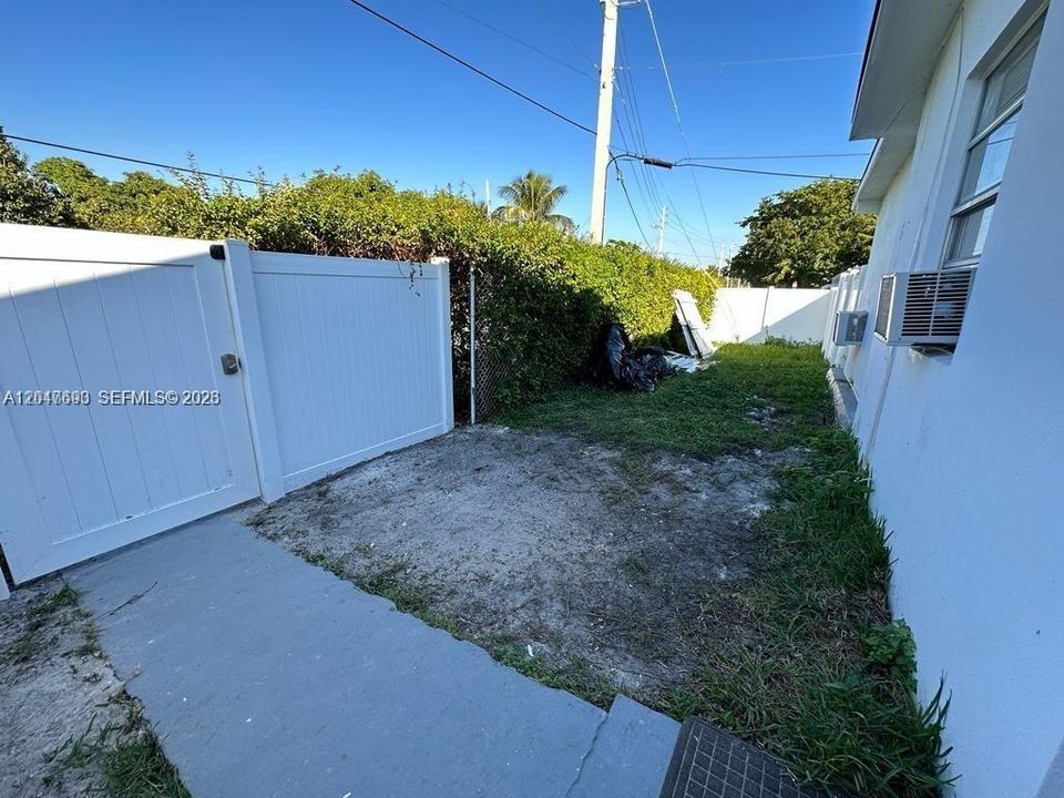 For Rent: $1,800 (3 beds, 2 baths, 1442 Square Feet)