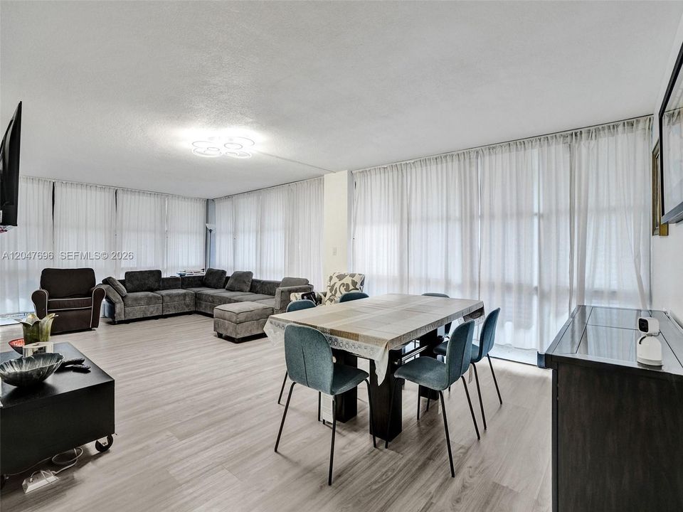 На продажу: $335,000 (3 спален, 2 ванн, 1430 Квадратных фут)