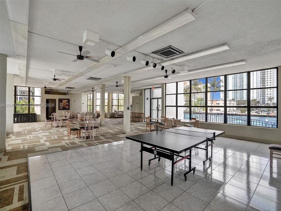 На продажу: $335,000 (3 спален, 2 ванн, 1430 Квадратных фут)