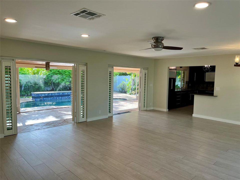 Open doors to the screened in patio area
