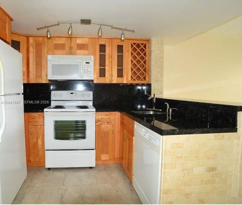 En Renta: $2,400 (2 camas, 2 baños, 845 Pies cuadrados)