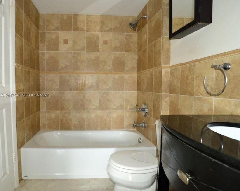 En Renta: $2,400 (2 camas, 2 baños, 845 Pies cuadrados)