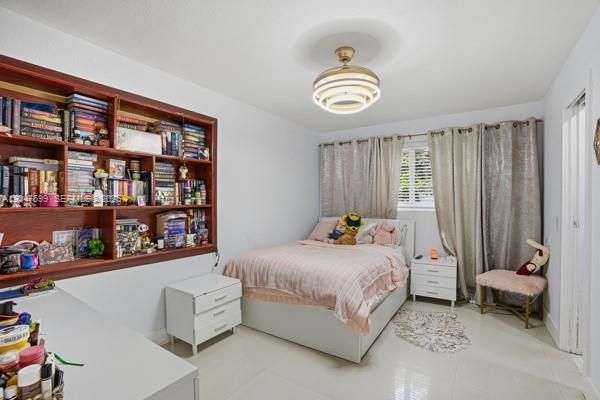 En Renta: $4,600 (5 camas, 2 baños, 1964 Pies cuadrados)