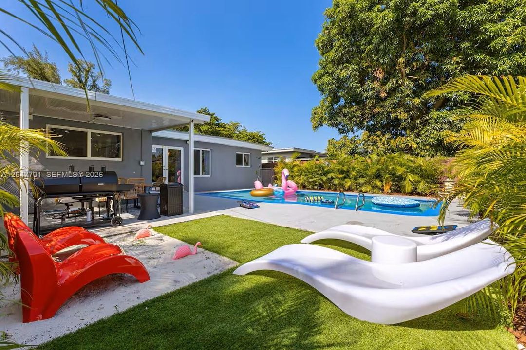 For Sale: $800,000 (4 beds, 3 baths, 1783 Square Feet)