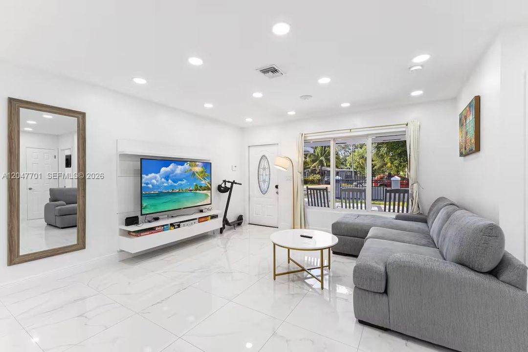 For Sale: $800,000 (4 beds, 3 baths, 1783 Square Feet)
