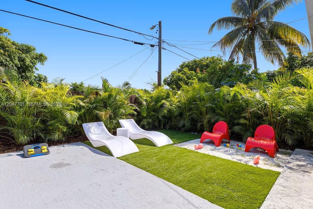 For Sale: $800,000 (4 beds, 3 baths, 1783 Square Feet)