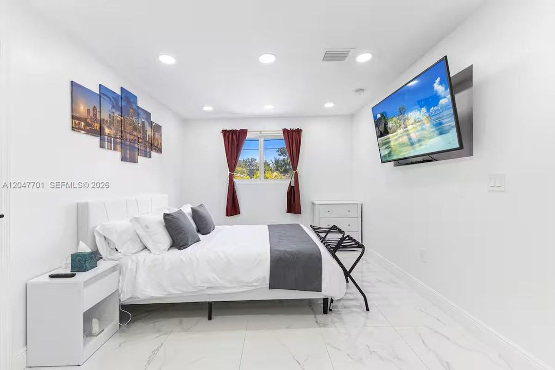 For Sale: $800,000 (4 beds, 3 baths, 1783 Square Feet)