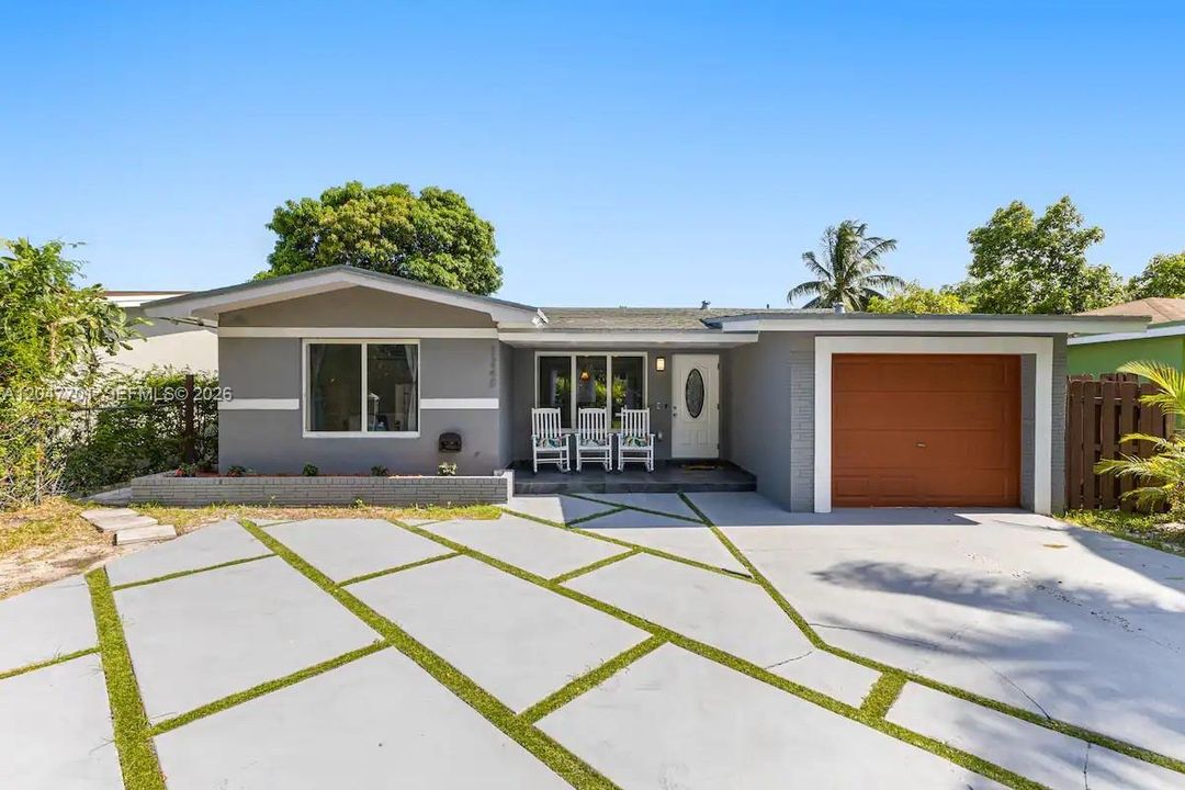 For Sale: $800,000 (4 beds, 3 baths, 1783 Square Feet)