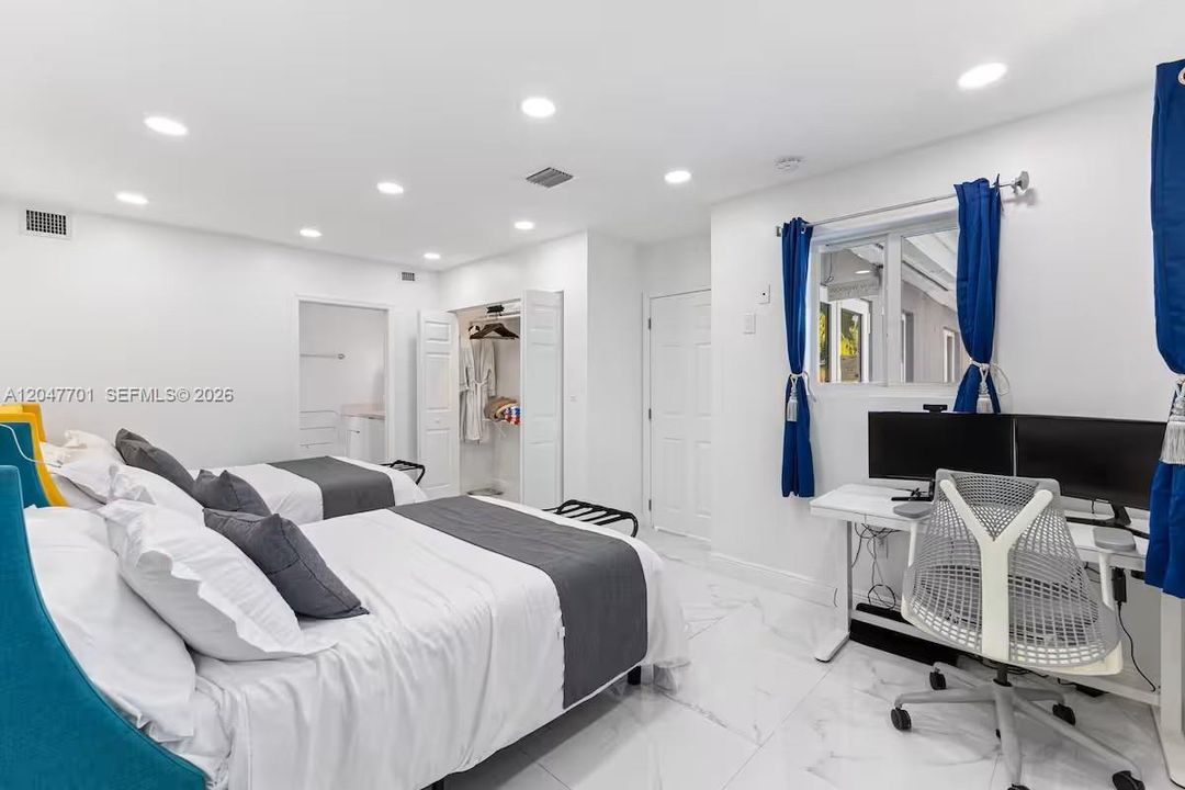 For Sale: $800,000 (4 beds, 3 baths, 1783 Square Feet)