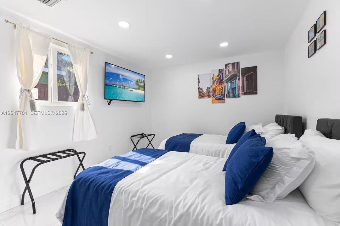 For Sale: $800,000 (4 beds, 3 baths, 1783 Square Feet)