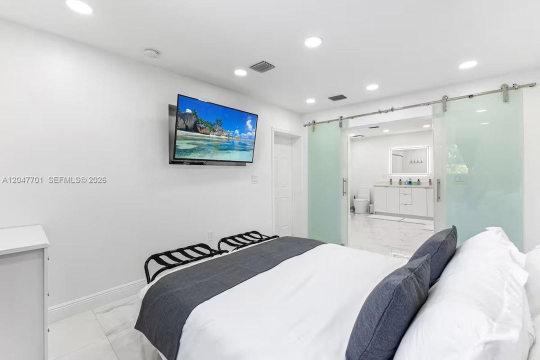 For Sale: $800,000 (4 beds, 3 baths, 1783 Square Feet)