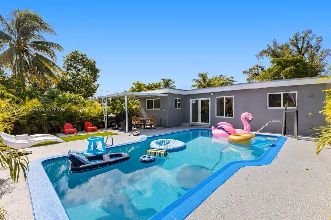 For Sale: $800,000 (4 beds, 3 baths, 1783 Square Feet)