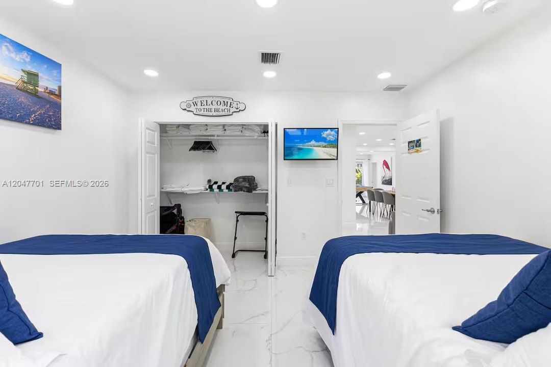 For Sale: $800,000 (4 beds, 3 baths, 1783 Square Feet)