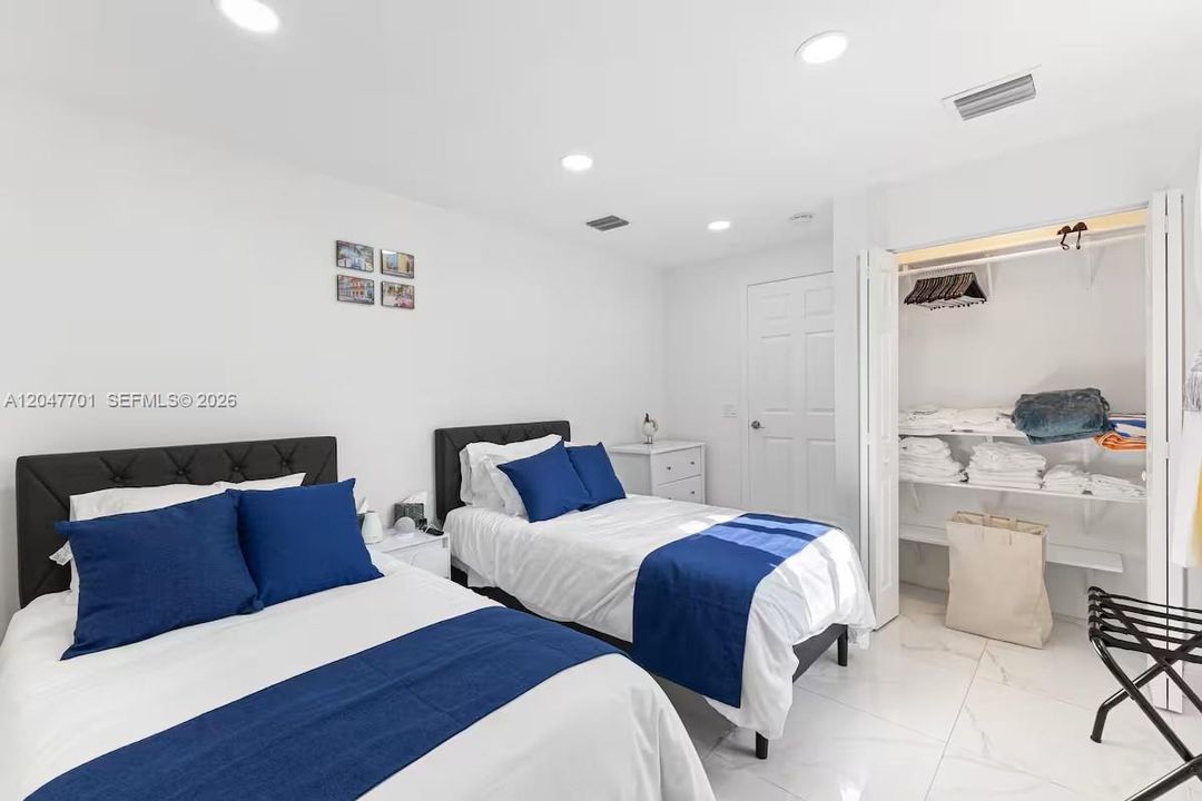 For Sale: $800,000 (4 beds, 3 baths, 1783 Square Feet)