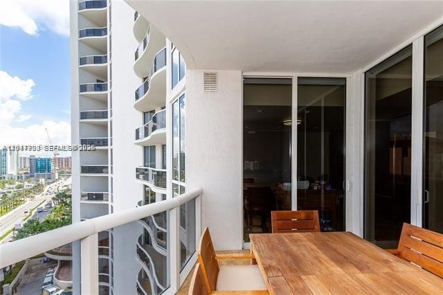 For Rent: $8,700 (2 beds, 3 baths, 2327 Square Feet)