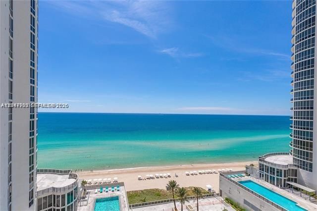 For Rent: $8,700 (2 beds, 3 baths, 2327 Square Feet)