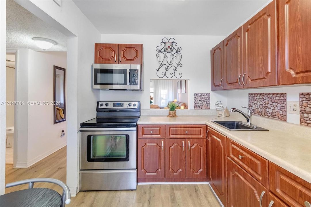 На продажу: $115,000 (2 спален, 2 ванн, 880 Квадратных фут)