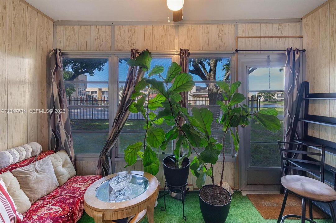 На продажу: $115,000 (2 спален, 2 ванн, 880 Квадратных фут)