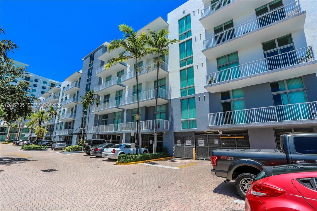 En Venta: $349,000 (2 camas, 2 baños, 1065 Pies cuadrados)