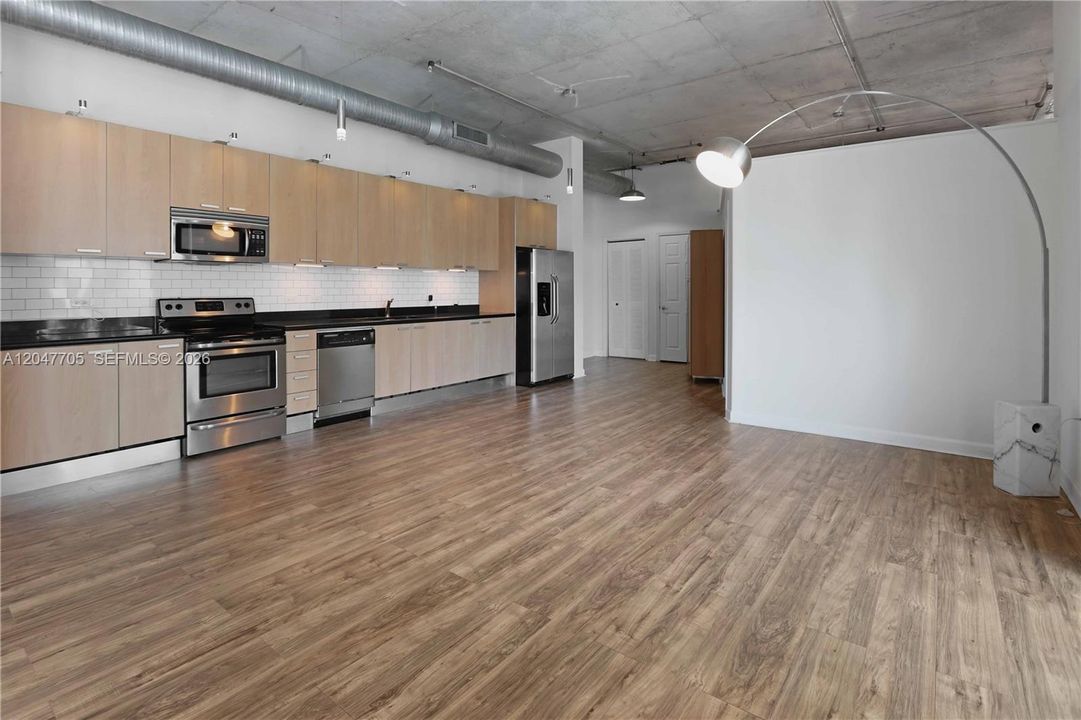 En Venta: $349,000 (2 camas, 2 baños, 1065 Pies cuadrados)