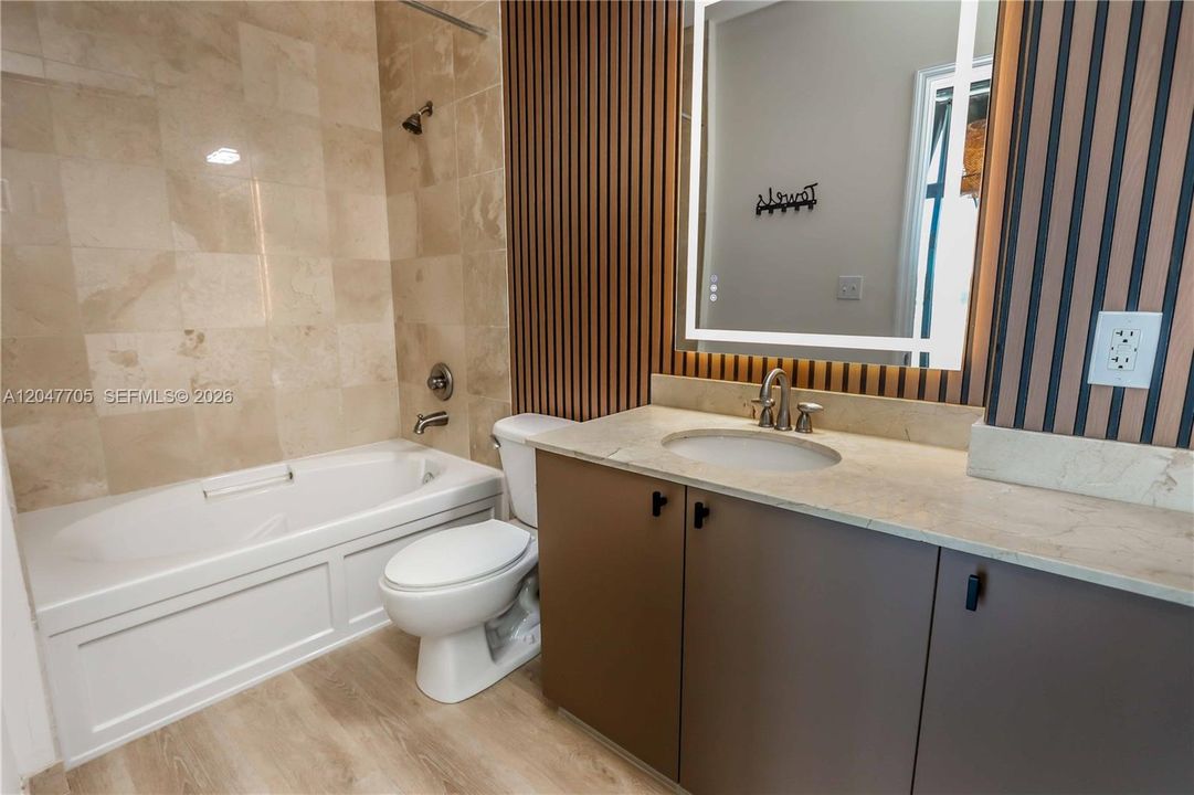 En Venta: $349,000 (2 camas, 2 baños, 1065 Pies cuadrados)