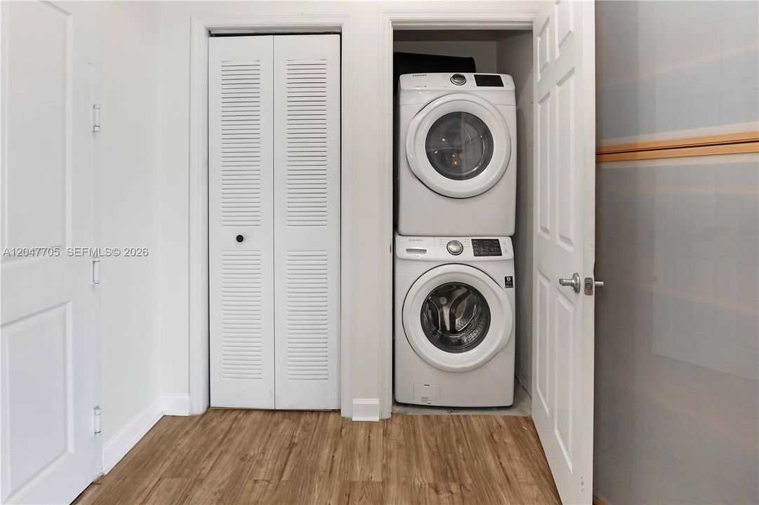 En Venta: $349,000 (2 camas, 2 baños, 1065 Pies cuadrados)