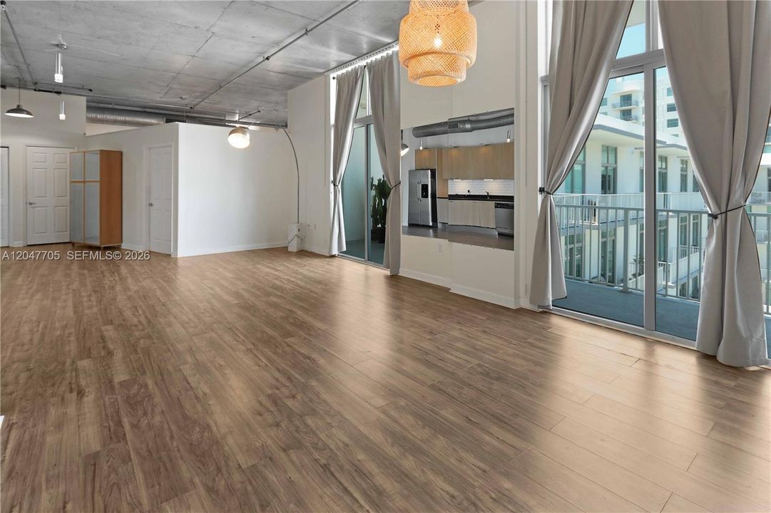 En Venta: $349,000 (2 camas, 2 baños, 1065 Pies cuadrados)