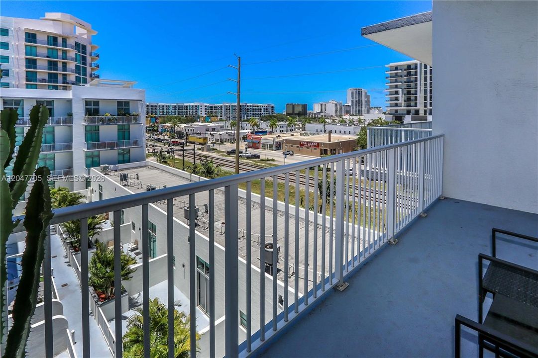 En Venta: $349,000 (2 camas, 2 baños, 1065 Pies cuadrados)