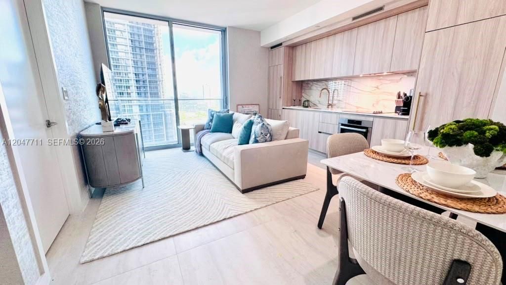 В аренду: $5,000 (1 спален, 1 ванн, 551 Квадратных фут)