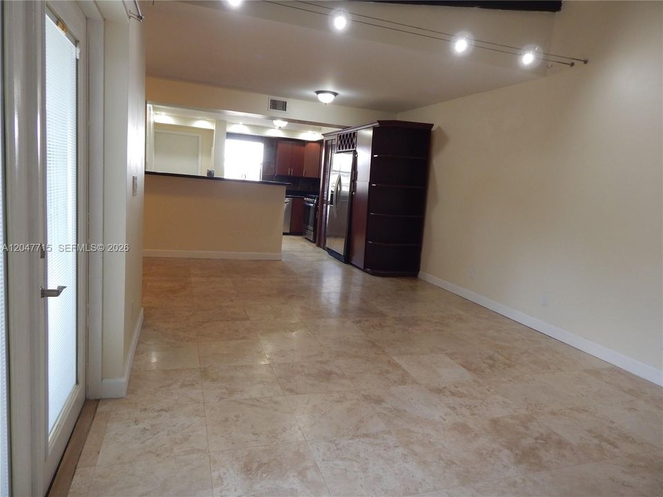 En Renta: $2,750 (3 camas, 2 baños, 1378 Pies cuadrados)