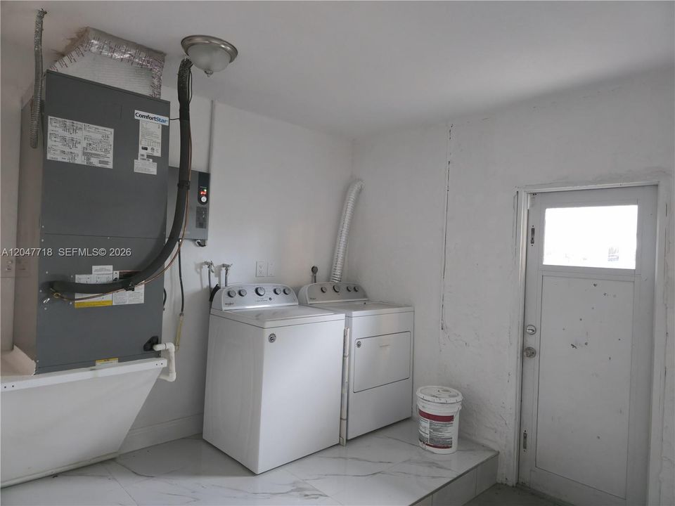 For Sale: $574,900 (4 beds, 2 baths, 2256 Square Feet)