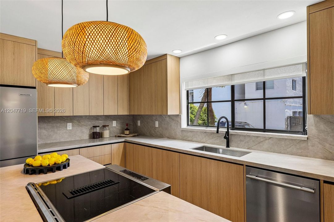 En Venta: $2,590,000 (6 camas, 5 baños, 3405 Pies cuadrados)