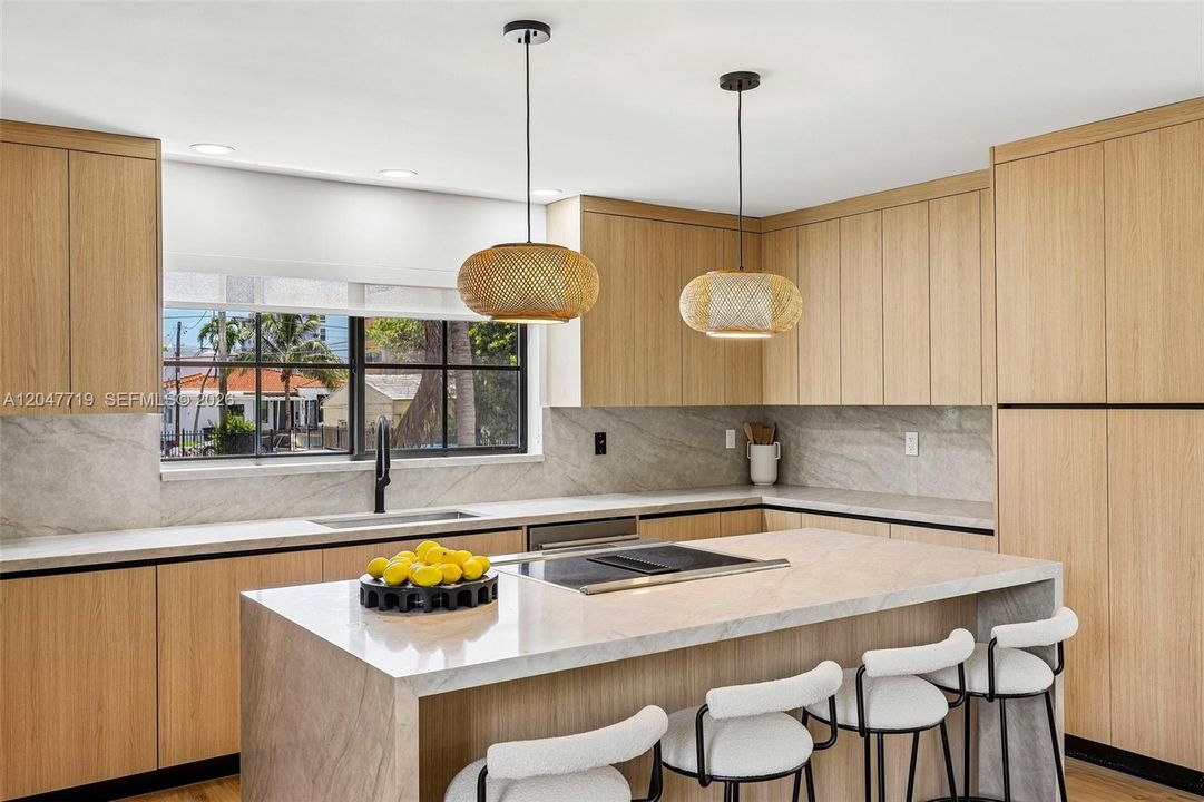 En Venta: $2,590,000 (6 camas, 5 baños, 3405 Pies cuadrados)