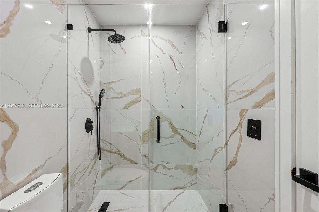 En Venta: $2,590,000 (6 camas, 5 baños, 3405 Pies cuadrados)