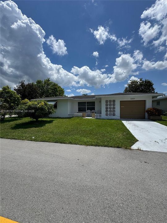 For Sale: $357,999 (2 beds, 2 baths, 1579 Square Feet)