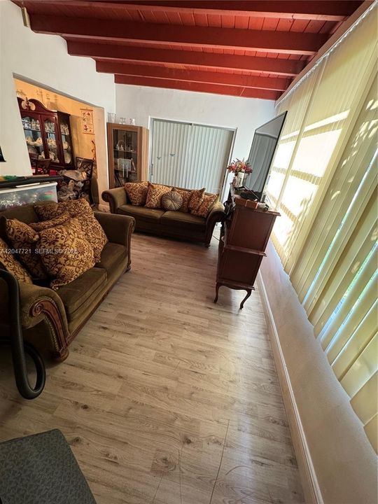 На продажу: $357,999 (2 спален, 2 ванн, 1579 Квадратных фут)