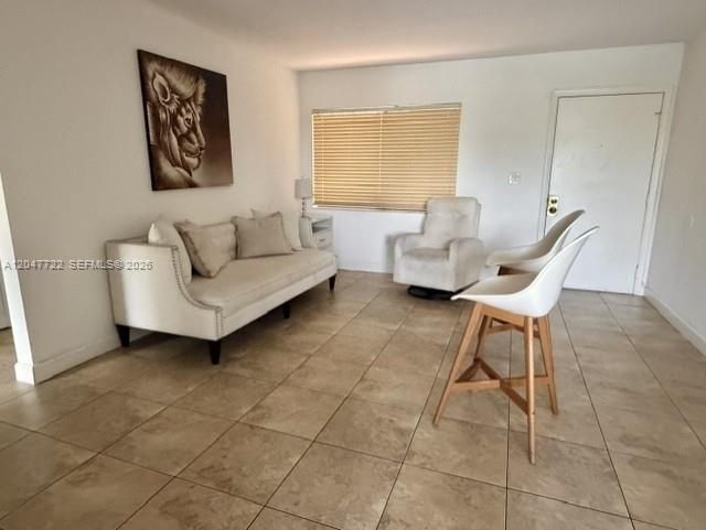 For Rent: $2,500 (3 beds, 2 baths, 1040 Square Feet)